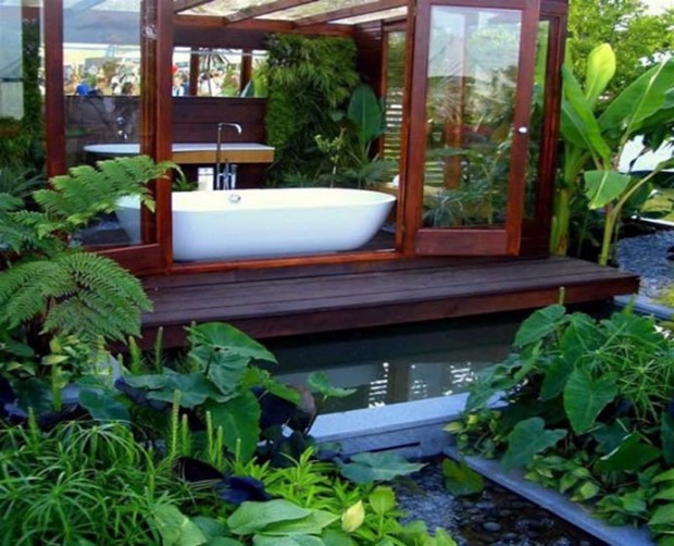 Ванна в тропическом саду