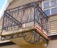Кованая палисад ради балкона
